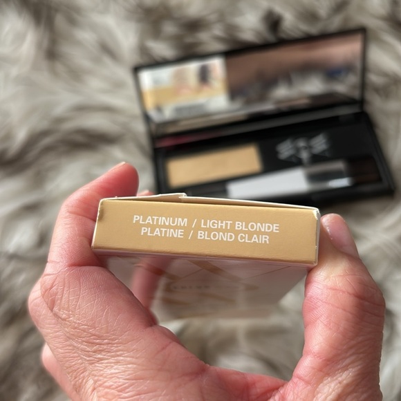 👱🏼‍♀️Color Wow root touch up in color light blonde/ platinum blonde - Picture 9 of 9